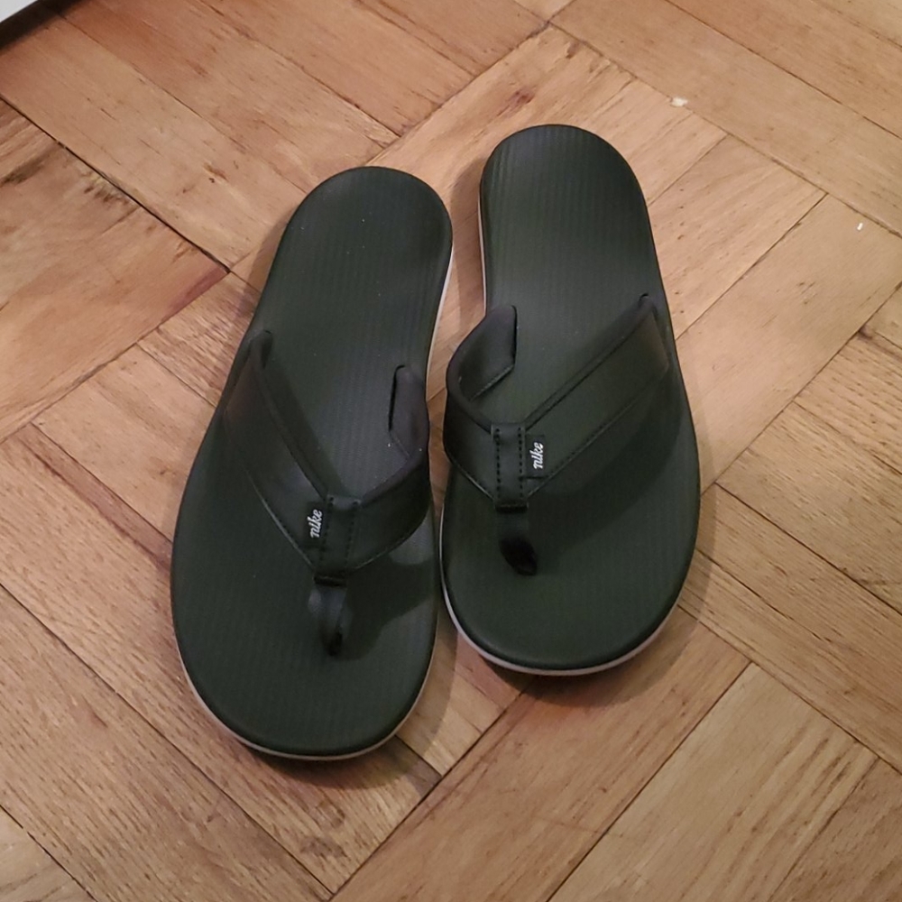 Nike flip flops